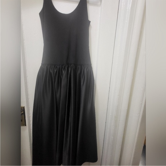Spring 🌺 NWT ZARA CONTRAST MIDI DRESS SIZE M
🚨 My prices are firm, no discount - Picture 5 of 16